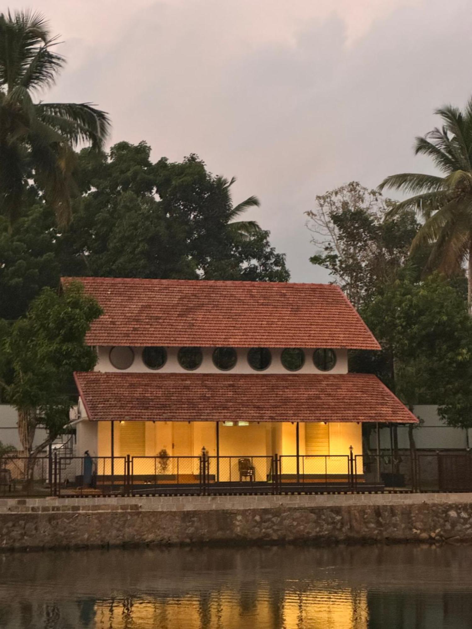 Blue Lake Villa Kollam Ngoại thất bức ảnh