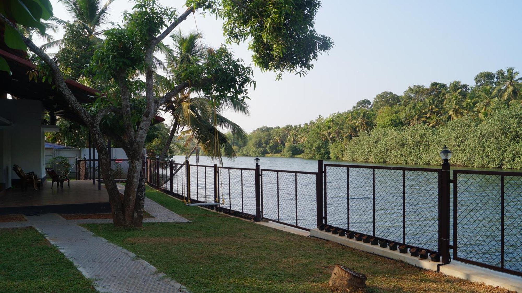 Blue Lake Villa Kollam Ngoại thất bức ảnh