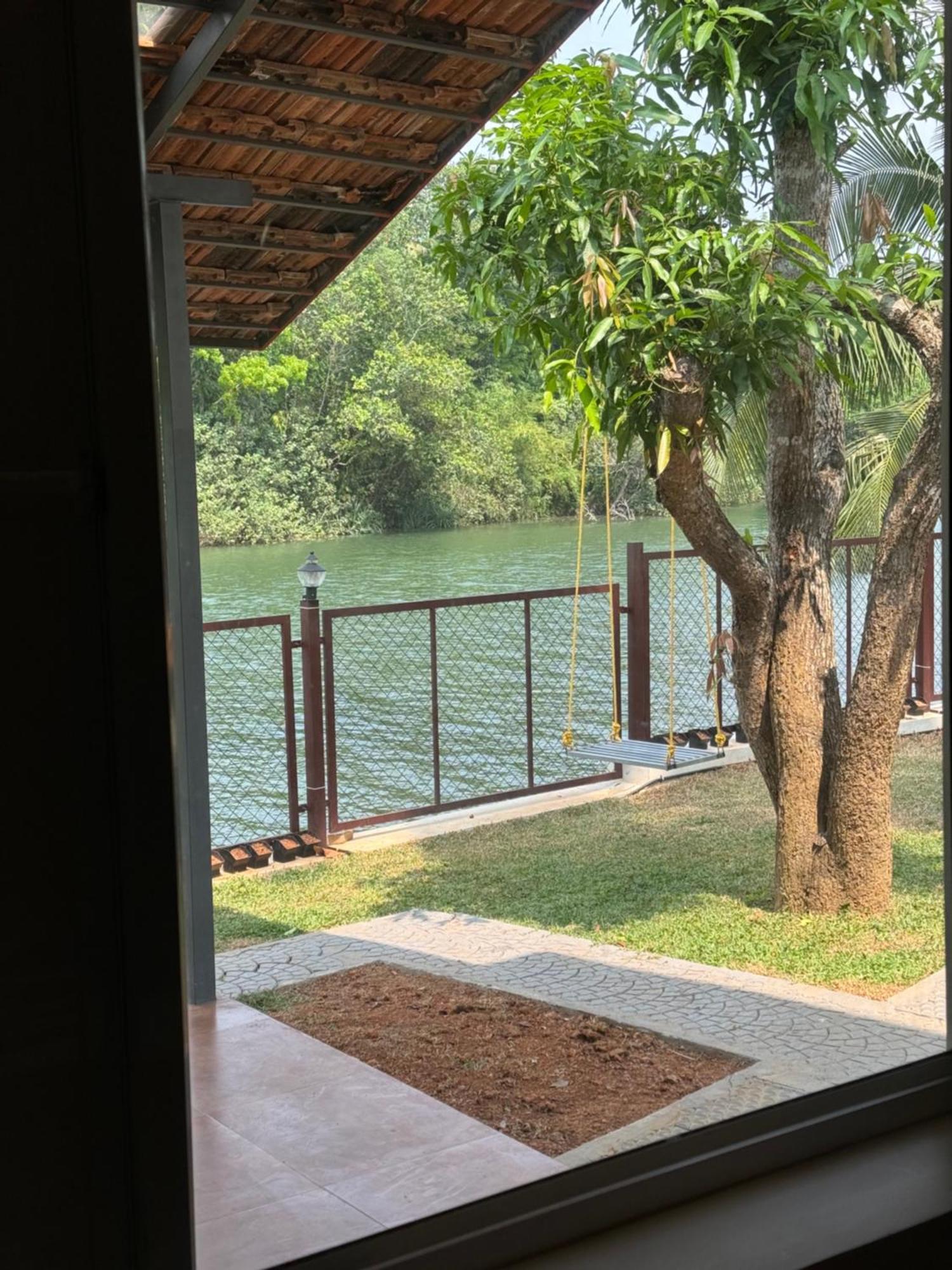 Blue Lake Villa Kollam Ngoại thất bức ảnh
